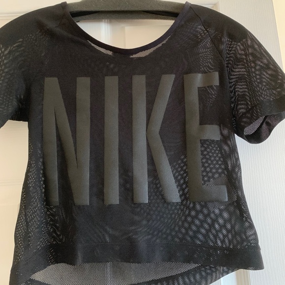 NWOT NIKE MESH TSHIRT, worn twice perfect condition, Xs - Picture 2 of 2